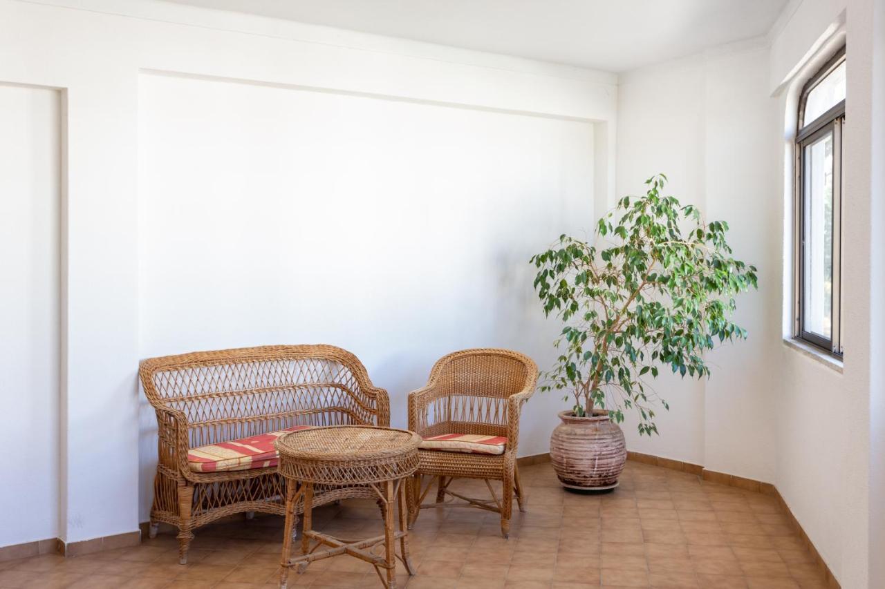 Apartamento Host Wise - Bright Cozy Flats W Terrace & Pool